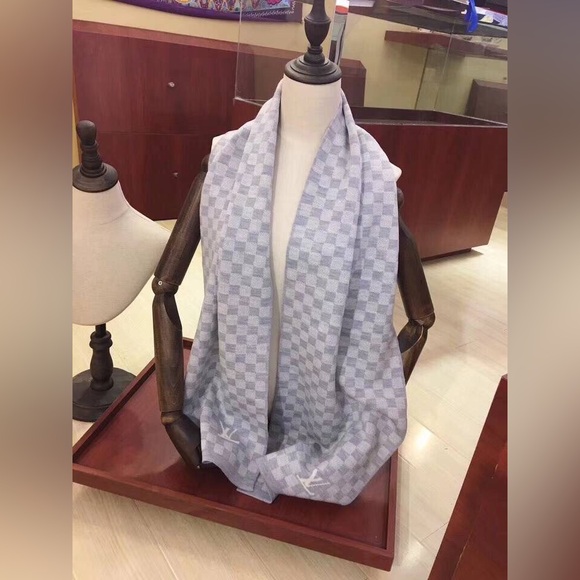 Men’s LV scarf - Picture 5 of 8